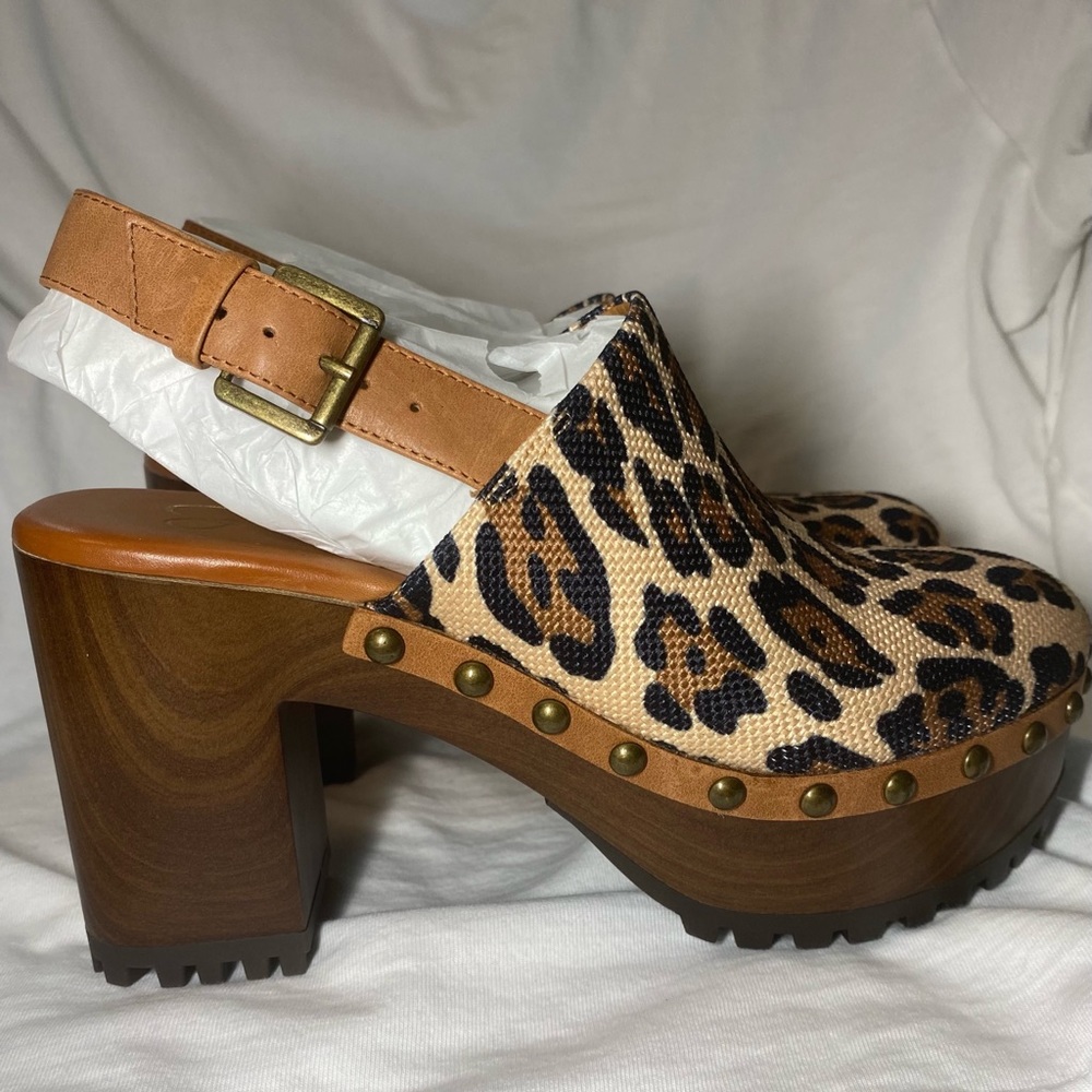 New with Tags Jessica Simpson Cheetah Print Clogs